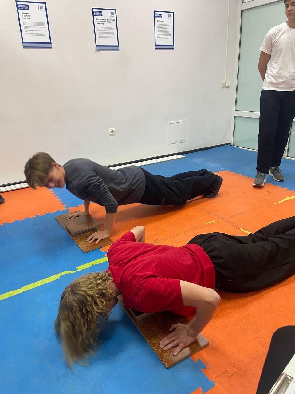 23 мая 2025г прошло  тестирование испытаний ВФСК ГТО в центре г.о. Красногорска МБОУ Лицей №4 для 9-11 классов.